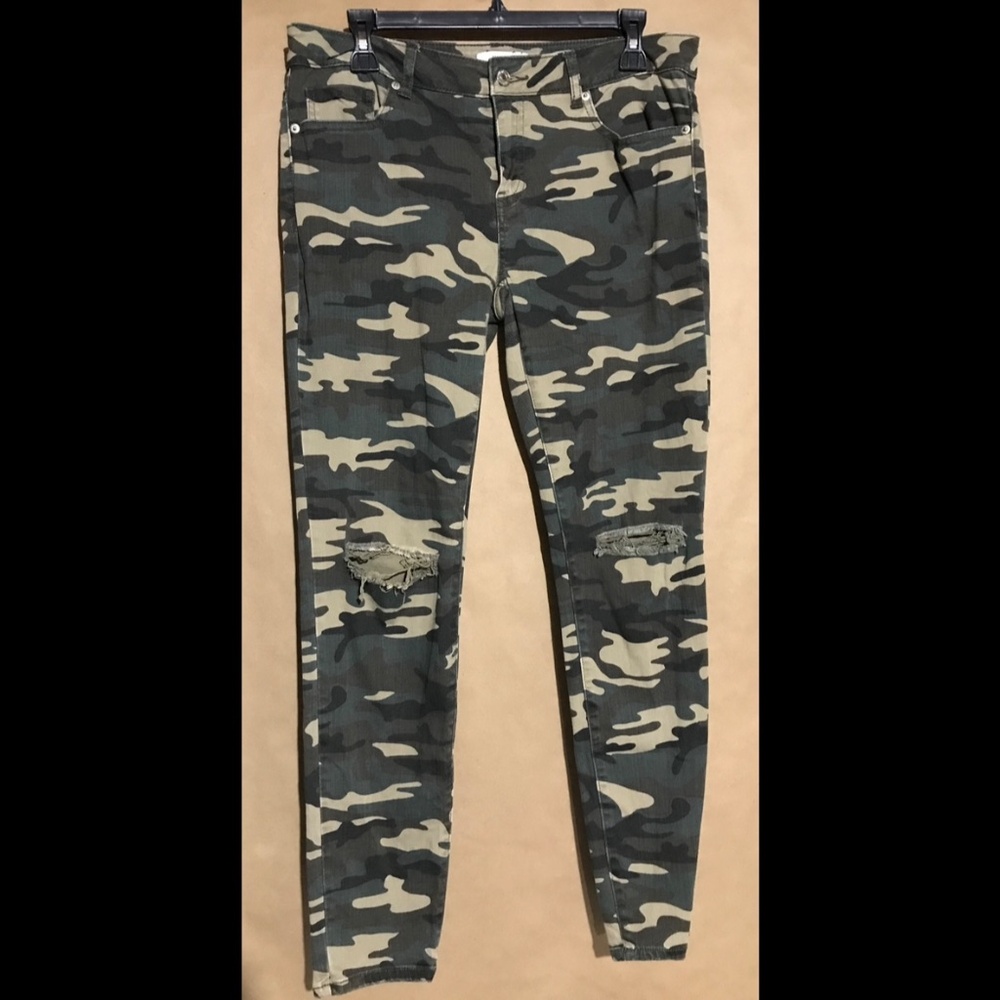 Forever 21 Women’s Green Camo Jegging Pants, U.S Size 31, E.U Size 46